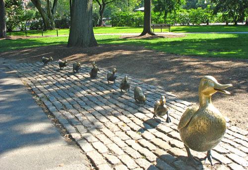 Make way for ducklings statue in Boston