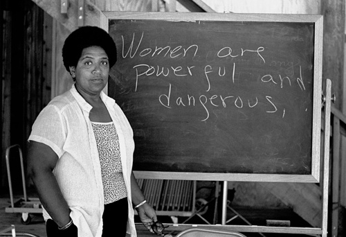 Audre Lorde lectures students at the Atlantic Center for the Arts in New Smyrna Beach, Florida. Lorde was a Master Artist in Residence at the Central Florida arts center in 1983.  (Photo by Robert Alexander/Archive Photos/Getty Images)