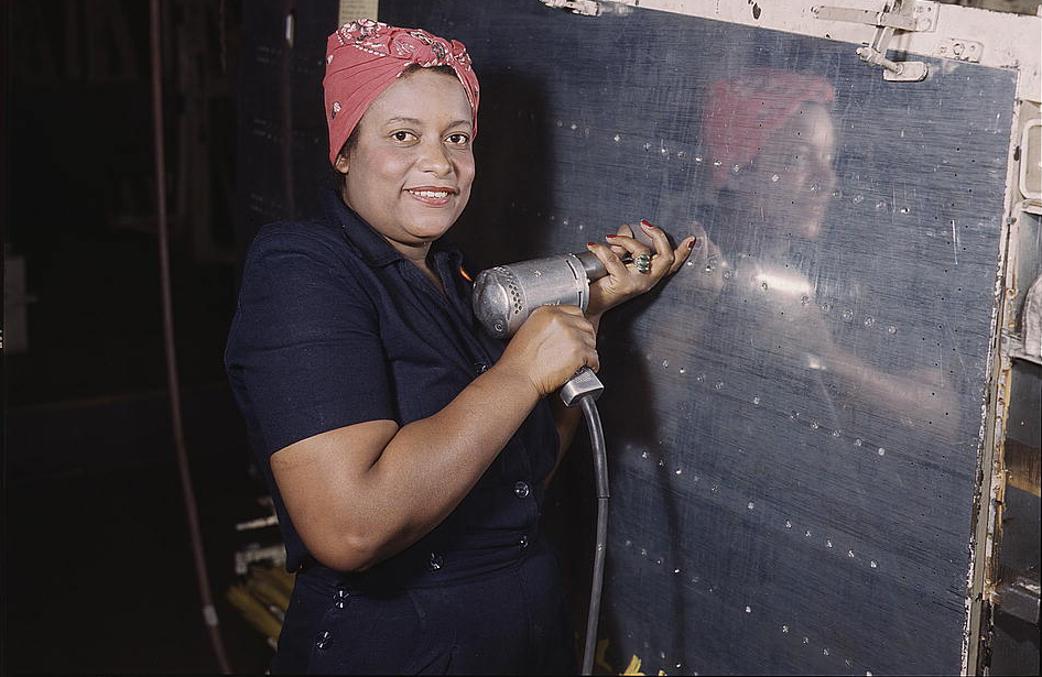 A black woman Rosie the Riveter during WW2