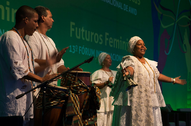 Mae Jaceira performs at the AWID forum
